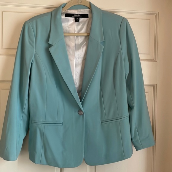Single button aqua blazer. Like new. Perfect spring weight.